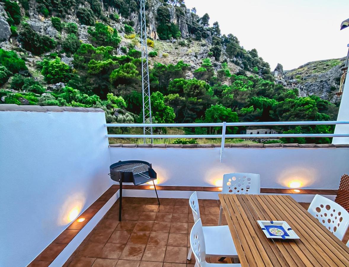Grazalema - Casita La Calma - Incredible Views, Clima Frio-Calor, Wifi & Private Parking Optional Villa Kültér fotó
